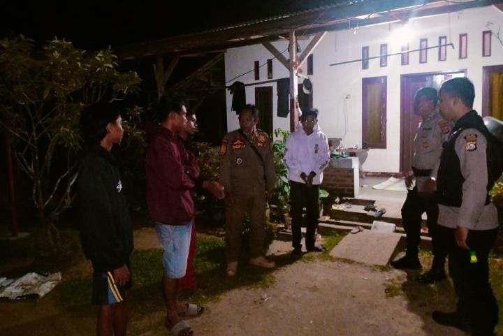 Kapolsek Angsana Polres Pandeglang Pimpin Patroli Dialogis di Desa Karangsari 9 WhatsApp Image 2024 07 14 at 23.21.21