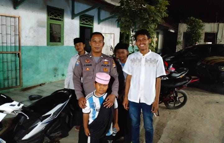 Sambang Door to Door Sistem, Cara Bhabinkamtibmas Polsek Angsana Polres Pandeglang Dekatkan Diri dengan Masyarakat Angsana 10 WhatsApp Image 2024 07 14 at 23.21.32