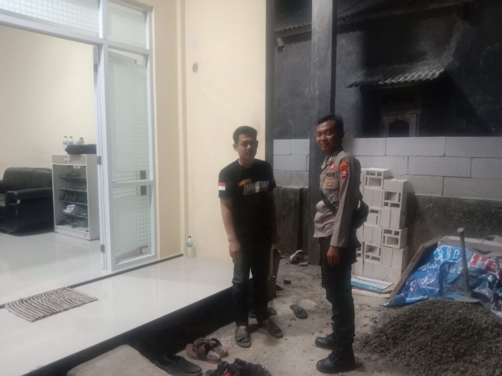 Sambang Malam: Upaya Polsek Panimbang Meningkatkan Keamanan dan Ketertiban Masyarakat 3 WhatsApp Image 2024 07 15 at 00.12.06