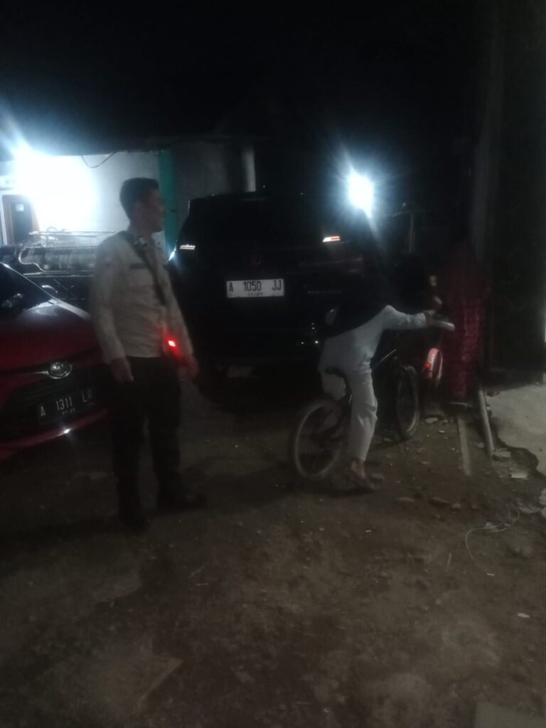 Cegah Gangguan Kamtibmas pada Malam Hari Polsek Panimbang Tingkatkan Patroli 4 WhatsApp Image 2024 07 15 at 00.12.18