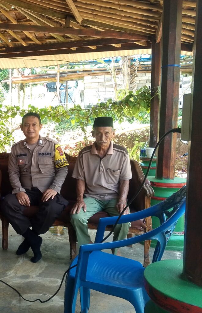Polsek Cikedal Sambangi RT/RW dan Tokoh di Kecamatan Cikedal 9 WhatsApp Image 2024 07 15 at 00.25.10