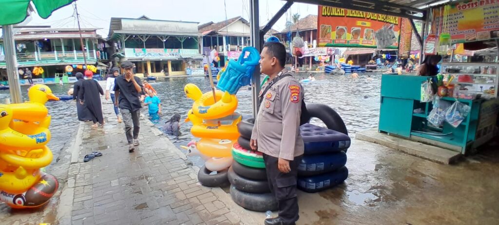Personil Polsek Cimanuk Polres Pandeglang Gencar Laksanakan Patroli Wisata untuk Berikan Rasa Aman dan Nyaman 1 WhatsApp Image 2024 07 15 at 01.45.46