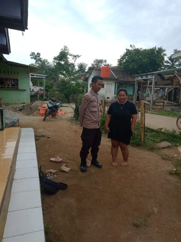 Bhabinkamtibmas Polsek Cadasari Sambang ke Warga untuk Silaturahmi 7 WhatsApp Image 2024 07 15 at 08.57.17