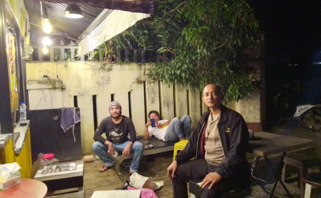 Polsek Menes Gelar Patroli Dialogis dan Himbauan Kamtibmas di Malam Hari 5 WhatsApp Image 2024 07 15 at 12.35.51