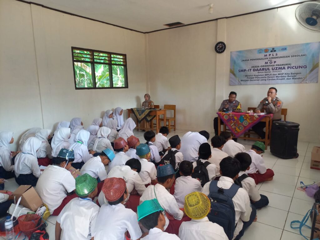 Polsek Picung Sambangi SMP-IT DAARUL UJMA Picung dalam Rangka MPLS 3 WhatsApp Image 2024 07 16 at 22.45.07