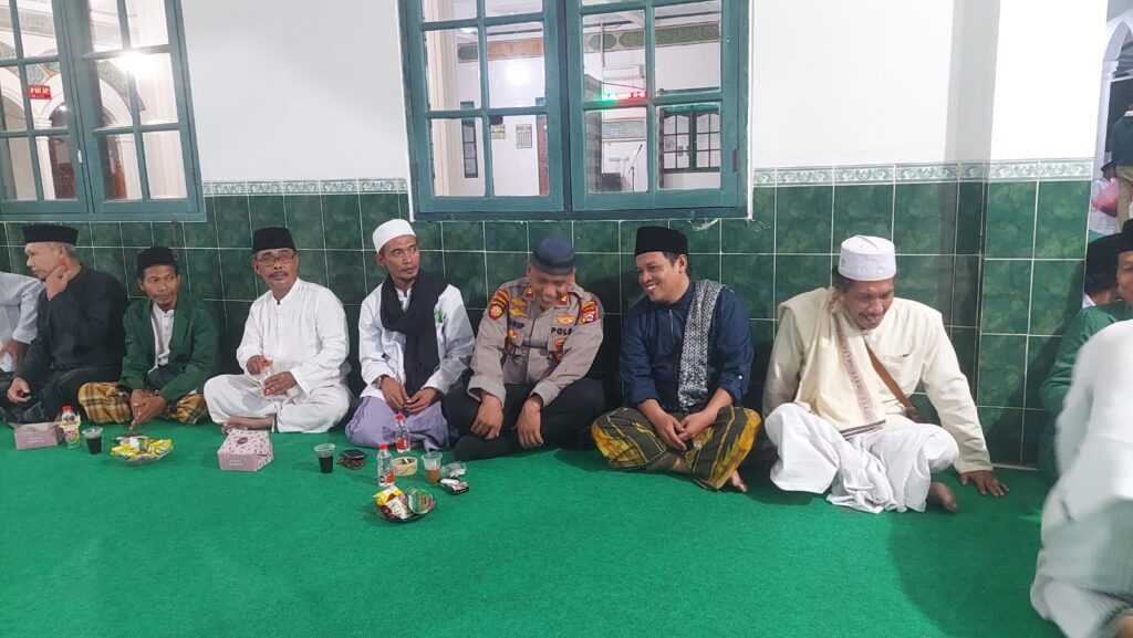 Kapolsek Carita Hadiri Peringatan Tahun Baru Islam 1 Muharram 1446 H Bersama Tokoh Agama Kecamatan Carita 1 WhatsApp Image 2024 07 17 at 06.08.18