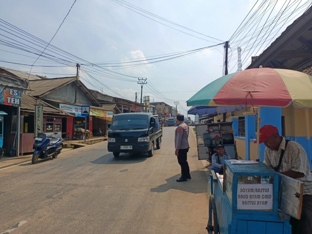 Polsek Bojong Polres Pandeglang Gelar Strong Point Sore Rutin di Jalan Raya Saketi - Malingping 10 WhatsApp Image 2024 07 17 at 16.11.09