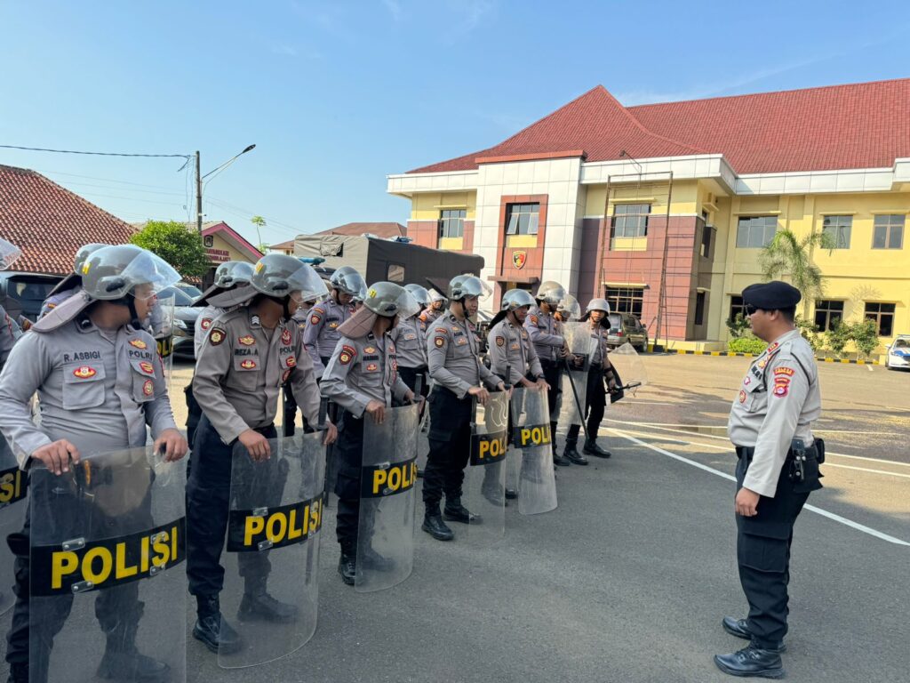 Sat Samapta Polres Pandeglang Asah Kemampuan Dalmas di Halaman Polres Pandeglang 9 WhatsApp Image 2024 07 17 at 16.51.31