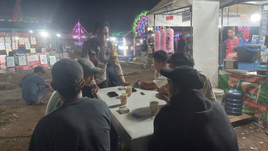 Personil Polsek Carita Melaksanakan Patroli Malam dan Memberi Himbauan Anti Narkoba serta Judi Online 1 WhatsApp Image 2024 07 17 at 23.52.20