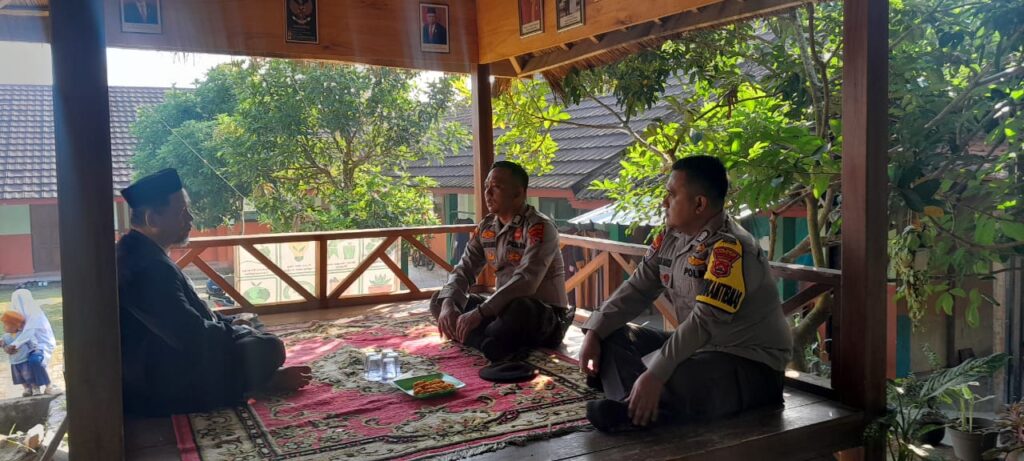 Polsek Picung Jalin Silaturahmi dengan Tokoh Agama dalam Menjaga Harkamtibmas 3 WhatsApp Image 2024 07 18 at 16.18.16