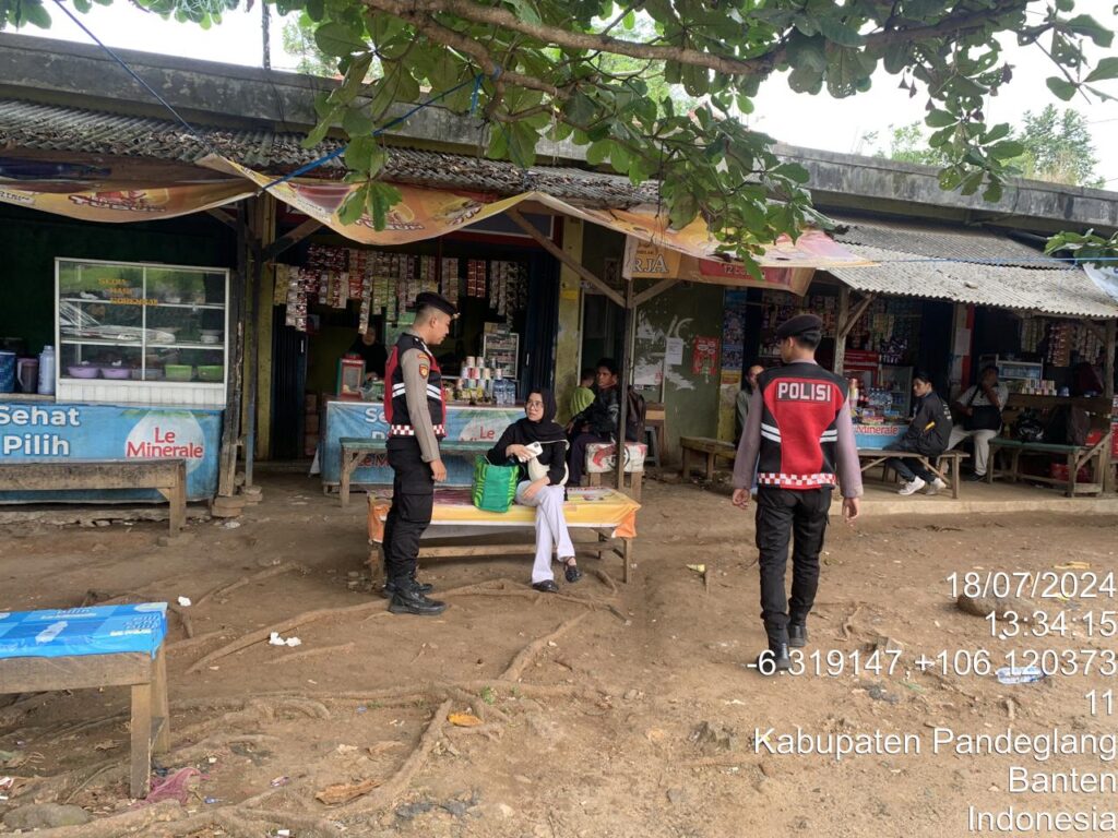 Personil Sat Samapta Polres Pandeglang Gelar Patroli Siang di Terminal Kadubanen 8 WhatsApp Image 2024 07 18 at 17.34.16 1