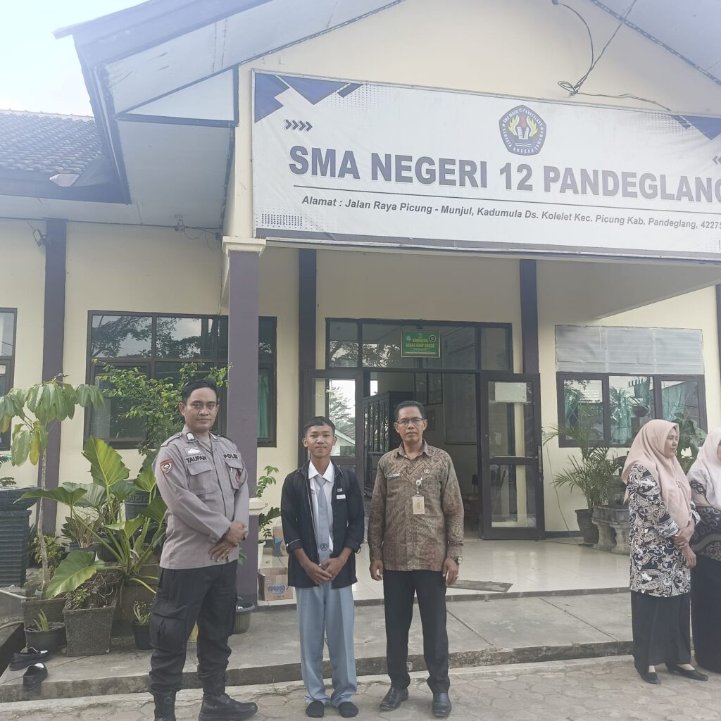 Polsek Picung Silaturahmi ke SMA Negeri 12 Pandeglang 10 WhatsApp Image 2024 07 18 at 22.51.01