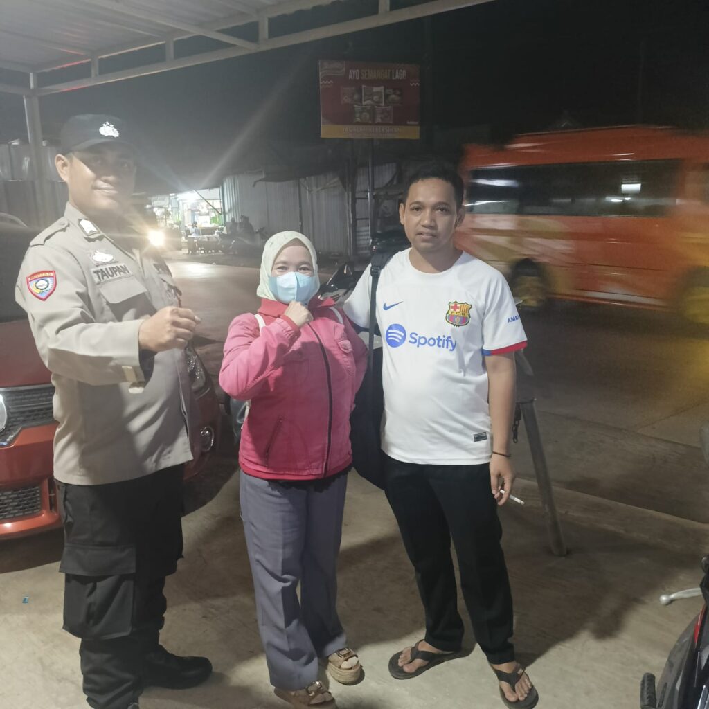 Polsek Picung Gelar Patroli Malam Antisipasi C3 di Wilayah Hukumnya 3 WhatsApp Image 2024 07 18 at 23.40.22