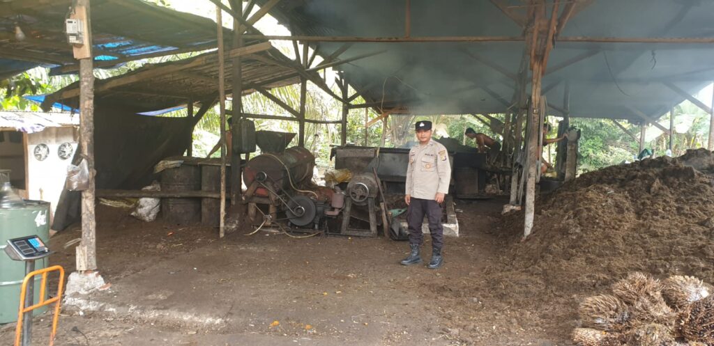 Polsek Picung Gelar Patroli di Tempat Usaha Masyarakat Pasir Sedang Picung 6 WhatsApp Image 2024 07 20 at 00.26.54