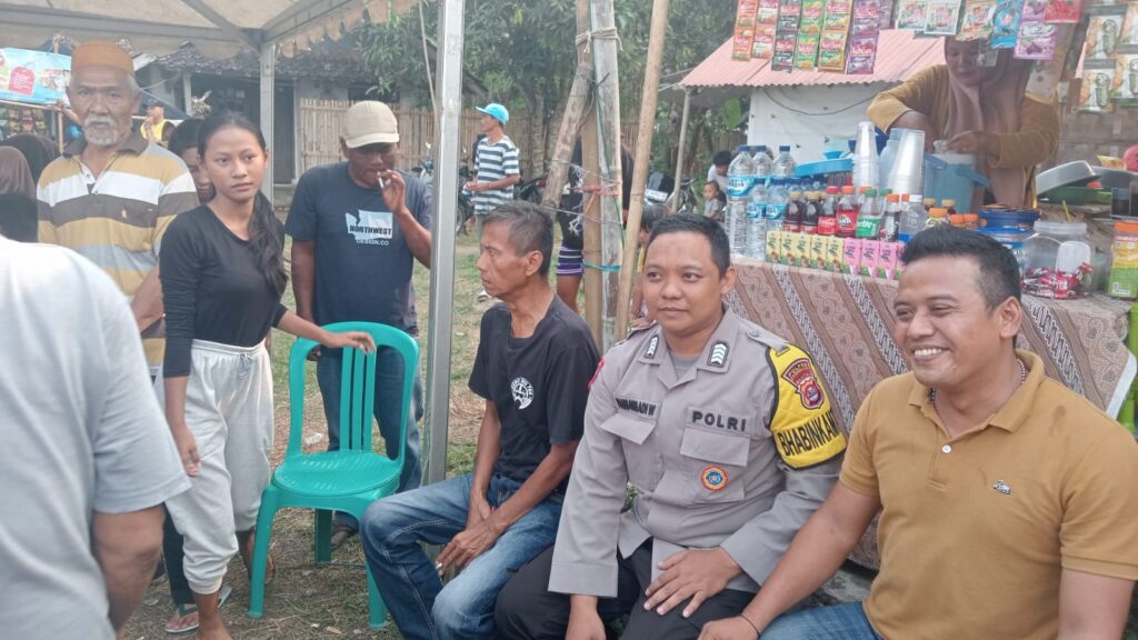 Patroli Siang Polsek Carita: Bripka Ade dan Bripka Bambang Jaga Keamanan pada 20 Juli 2024 10 WhatsApp Image 2024 07 20 at 20.25.21
