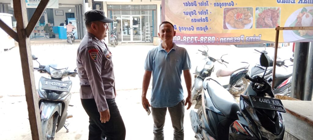 Bhabinkamtibmas Polsek Picung Melaksanakan Sambang dan Menyampaikan Pesan Kamtibmas di Desa Pasir Sedang 3 WhatsApp Image 2024 07 20 at 21.00.52