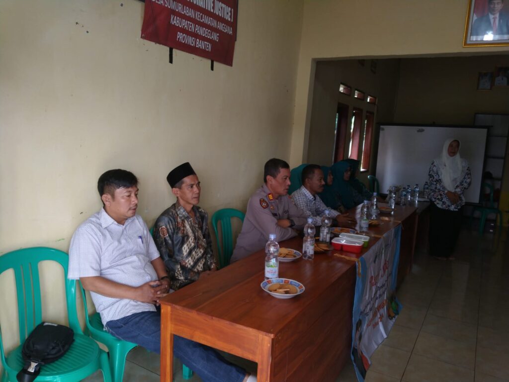 Kapolsek Angsana Polres Pandeglang Hadiri Monitoring dan Evaluasi Pelaksanaan Kegiatan Pemberian Makanan Tambahan (PMT) kepada Ibu Hamil dan Balita Desa Sumurlaban 6 WhatsApp Image 2024 07 20 at 23.06.15