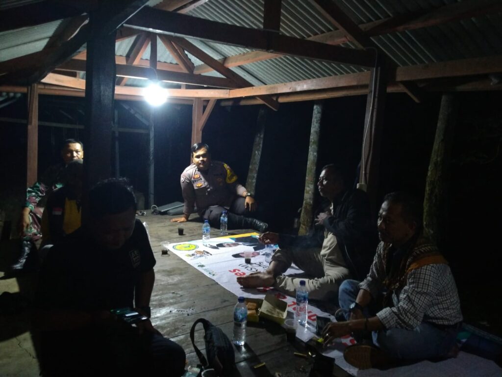 Bhabinkamtibmas Polsek Angsana Polres Pandeglang Briptu Agung Sambangi Masyarakat Desa Angsana 10 WhatsApp Image 2024 07 20 at 23.07.14