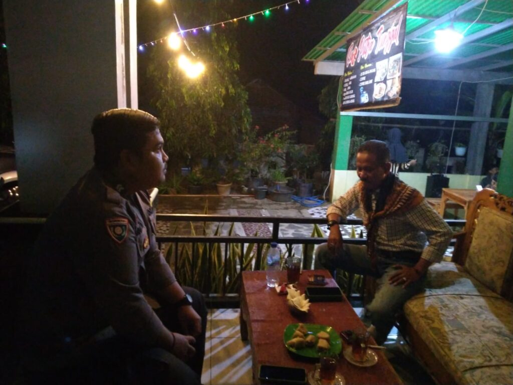 Bhabinkamtibmas Polsek Angsana Polres Pandeglang Briptu Agung Sambangi Tokoh Masyarakat Desa Angsana 3 WhatsApp Image 2024 07 20 at 23.07.45