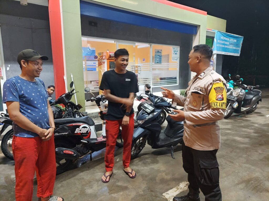 Personil Polsek Carita Laksanakan Patroli Malam ke SPBU Sukanegara 1 WhatsApp Image 2024 07 21 at 05.59.29
