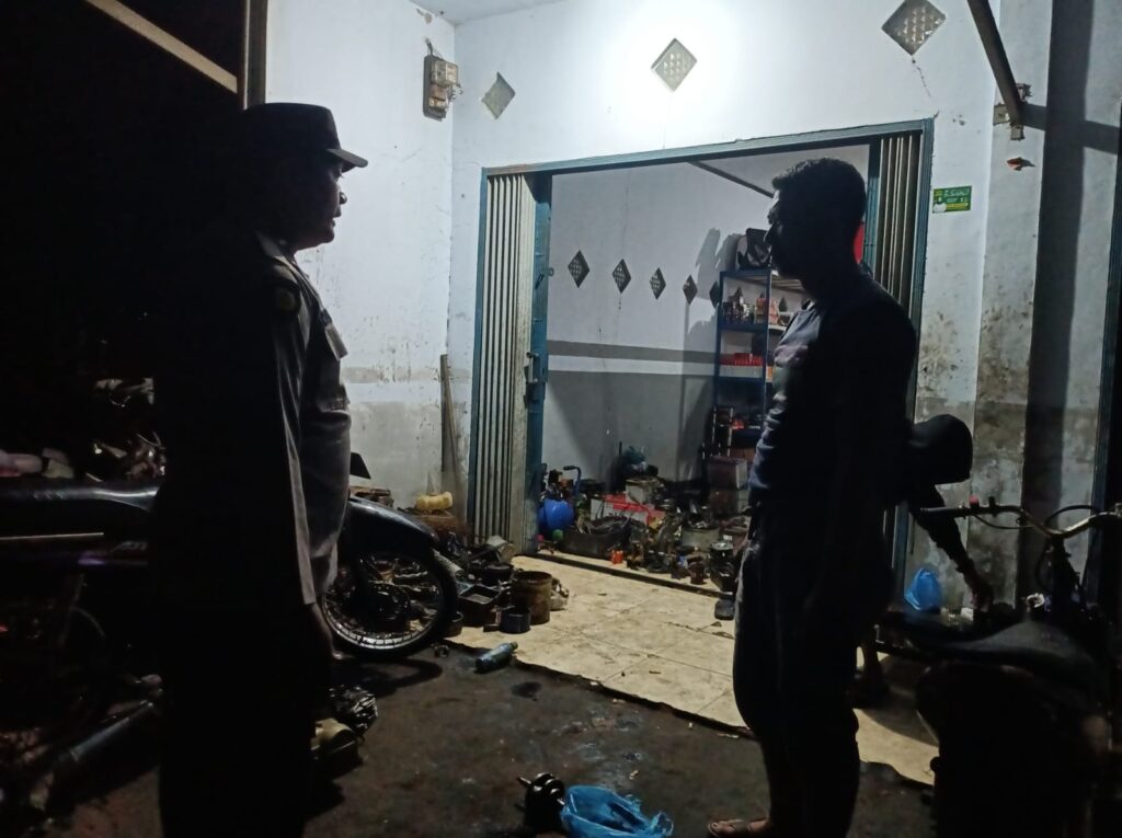 Polsek Bojong Gelar Patroli Malam, Himbau Bengkel Agar Tidak Menjual Knalpot Brong 3 WhatsApp Image 2024 07 21 at 07.44.26