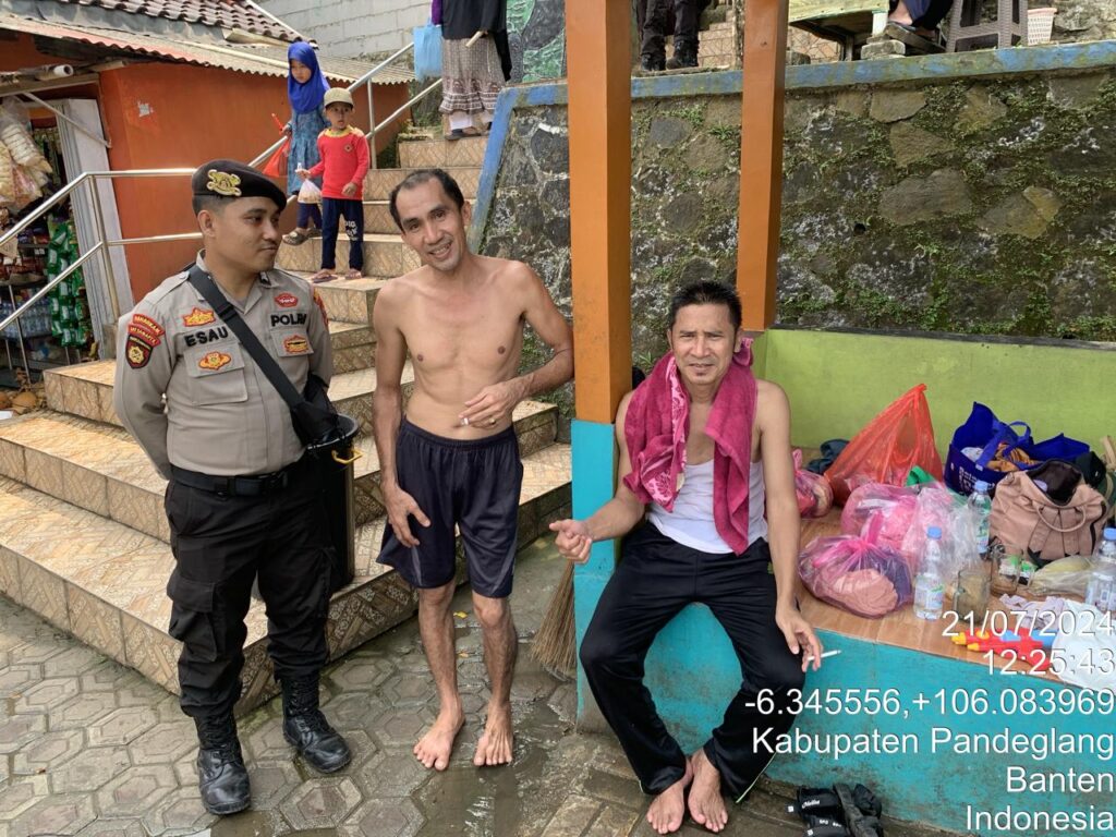Sat Samapta Polres Pandeglang Gelar Patroli Dialogis di Obyek Wisata Pemandian Alam Sari 2 WhatsApp Image 2024 07 21 at 18.00.32