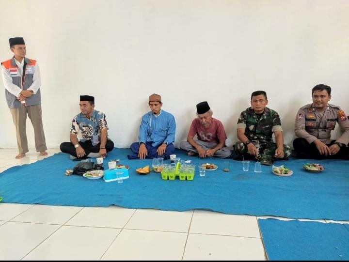 Bhabinkamtibmas Polsek Angsana Polres Pandeglang Hadiri Pengajian di Desa Angsana 3 WhatsApp Image 2024 07 21 at 19.22.14