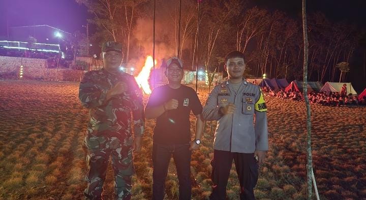 Bhabinkamtibmas Polsek Angsana Polres Pandeglang Kunjungi Perkemahan Pramuka MTSN 7 Pandeglang 9 WhatsApp Image 2024 07 21 at 19.23.32