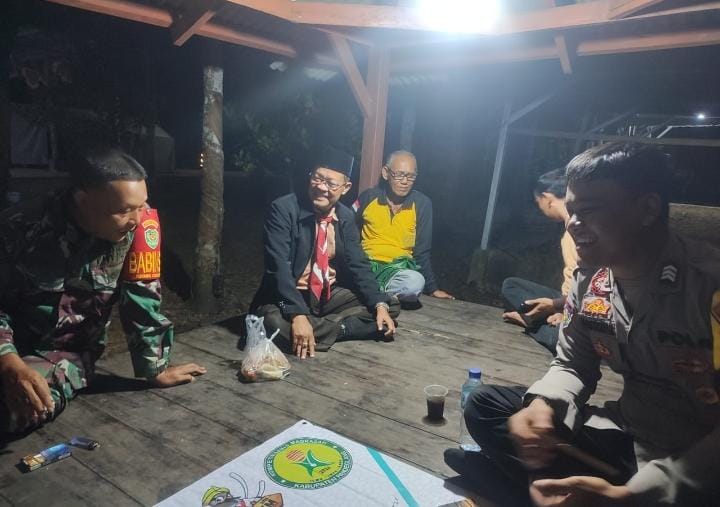 Bhabinkamtibmas Polsek Angsana Polres Pandeglang Sambangi Guru MTSN 7 Pandeglang di Perkemahan Pramuka 10 WhatsApp Image 2024 07 21 at 19.23.44