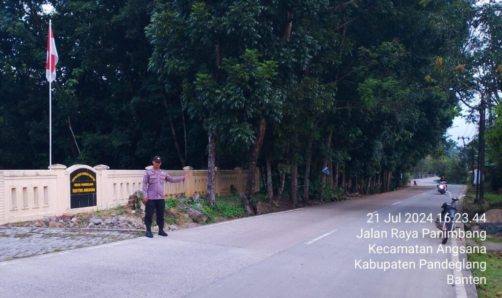 Berikan Pelayanan Kepada Masyarakat, Anggota Piket Polsek Angsana Polres Sigap Gatur Lalin 2 WhatsApp Image 2024 07 21 at 19.23.59