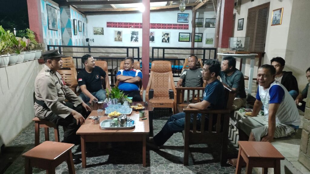 Polsek Pandeglang Gelar Edukasi dan Sambang di Kp Kadu Gajah 7 WhatsApp Image 2024 07 22 at 08.59.02
