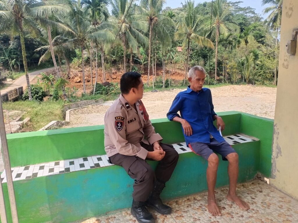 Menampung Informasi, Polsek Menes Sambangi Warga Kampung Kadu Kendi 4 WhatsApp Image 2024 07 22 at 13.27.18