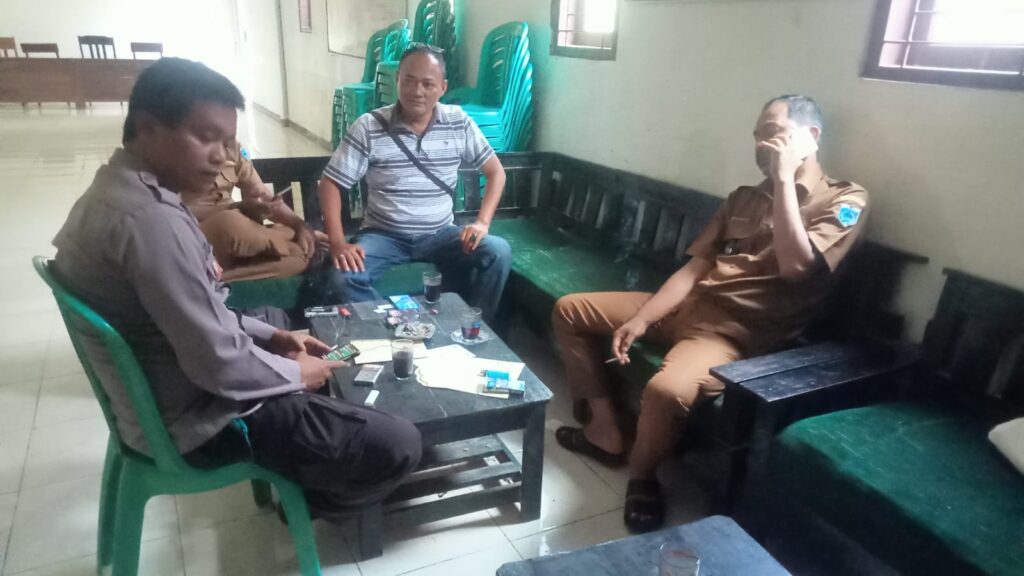Polsek Menes Sambangi Kepala Desa Tegalwangi untuk Jalin Silaturahmi dan Koordinasi Kamtibmas 5 WhatsApp Image 2024 07 22 at 13.32.11