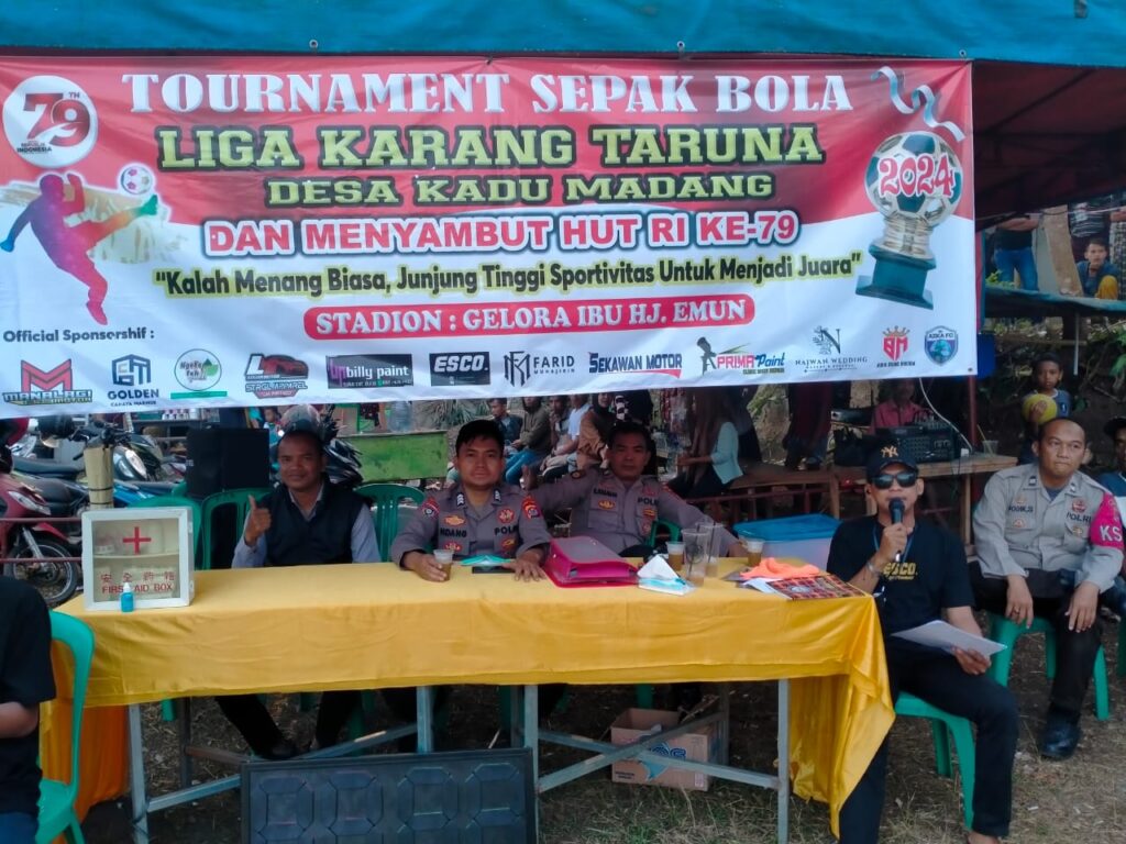 Personil Polsek Cimanuk Polres Pandeglang Lakukan Pengamanan Pertandingan Sepak Bola di Desa Kadumadang 8 WhatsApp Image 2024 07 22 at 18.29.57