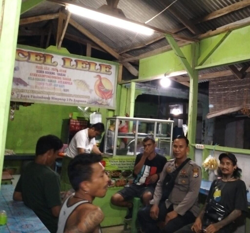 Laksanakan Patroli Dialogis, Bhabinkamtibmas Polsek Angsana Polres Pandeglang Brigadir Jumhani Sampaikan Pesan Kamtibmas 6 WhatsApp Image 2024 07 22 at 21.35.11