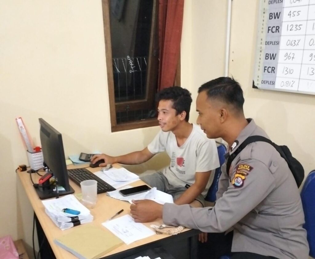 Bhabinkamtibmas Polsek Angsana Sambangi Masyarakat Desa Angsana 9 WhatsApp Image 2024 07 22 at 21.35.43