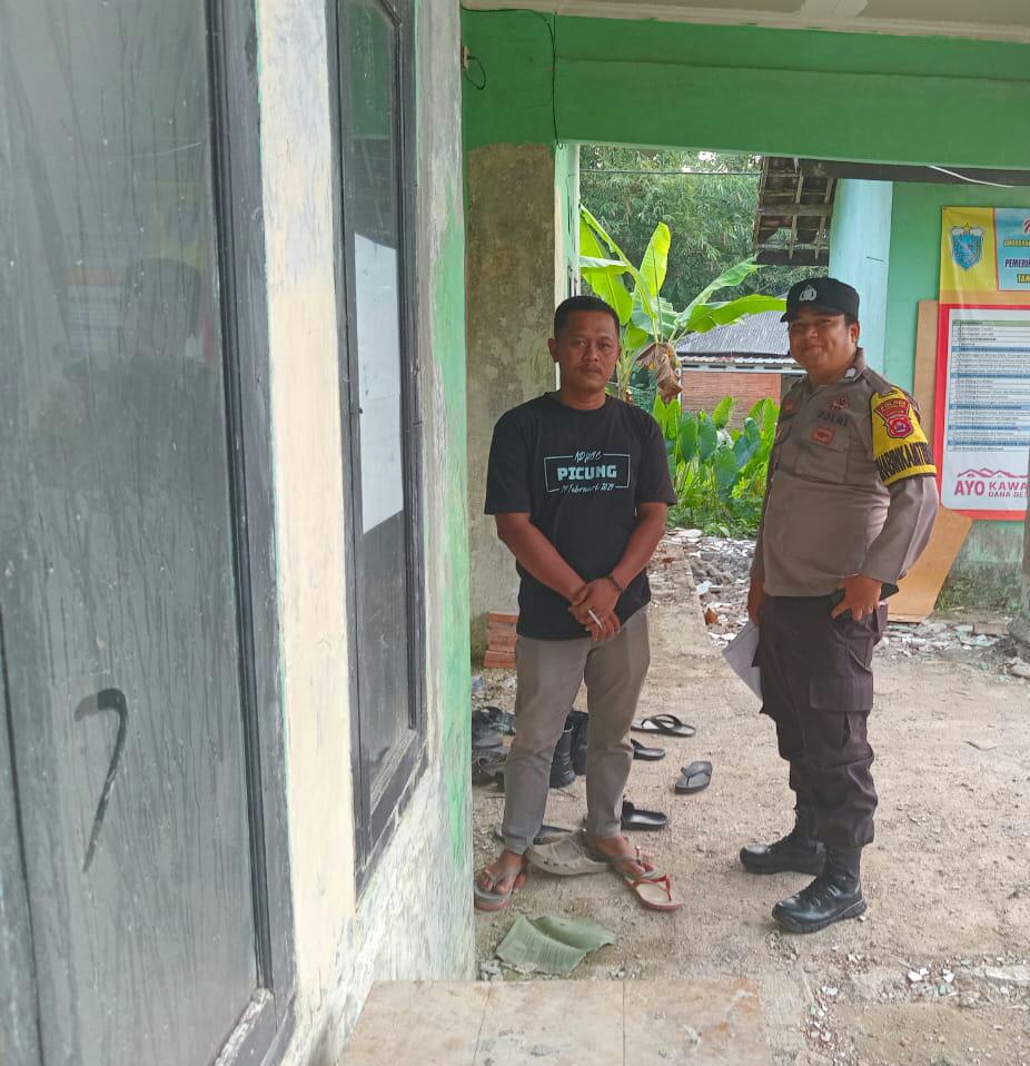 Polsek Picung Gelar Sambang Door to Door di Desa Ciherang, Bripka Dede Supriyadi Ingatkan Masyarakat Jaga Kamtibmas 5 WhatsApp Image 2024 07 22 at 22.51.26