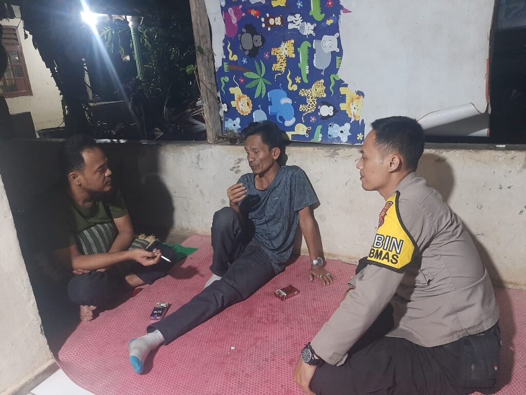 Patroli Polsek Cadasari Cek SPBU Kadu Pereng di Malam Hari untuk Antisipasi Kriminal 4 WhatsApp Image 2024 07 23 at 09.32.06