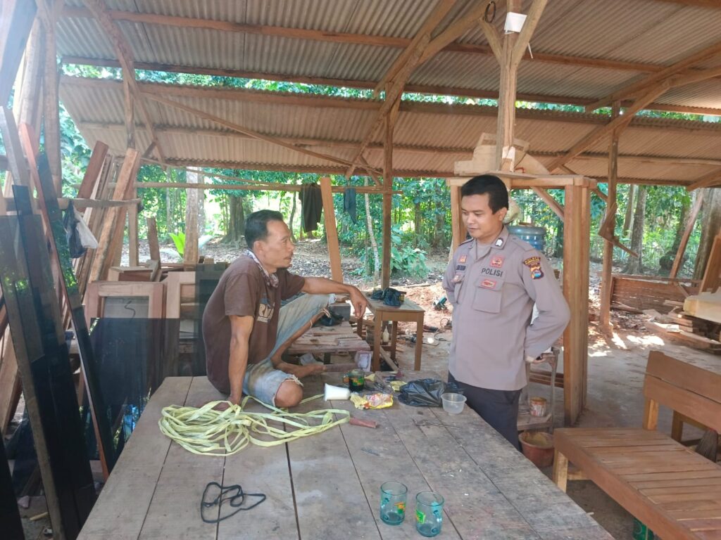 Jalin Silaturahmi Polsek Menes Sambangi Warga Desa Alaswangi 8 WhatsApp Image 2024 07 23 at 16.27.32