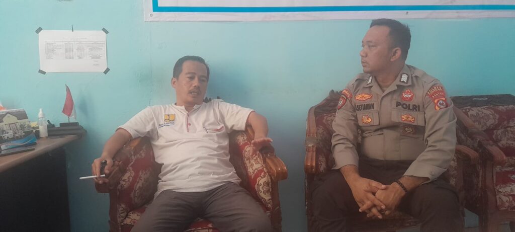 Patroli Polsek Picung Disambut Baik Sekmat Picung, Bahas Kamtibmas Wilayah 9 WhatsApp Image 2024 07 23 at 16.42.15