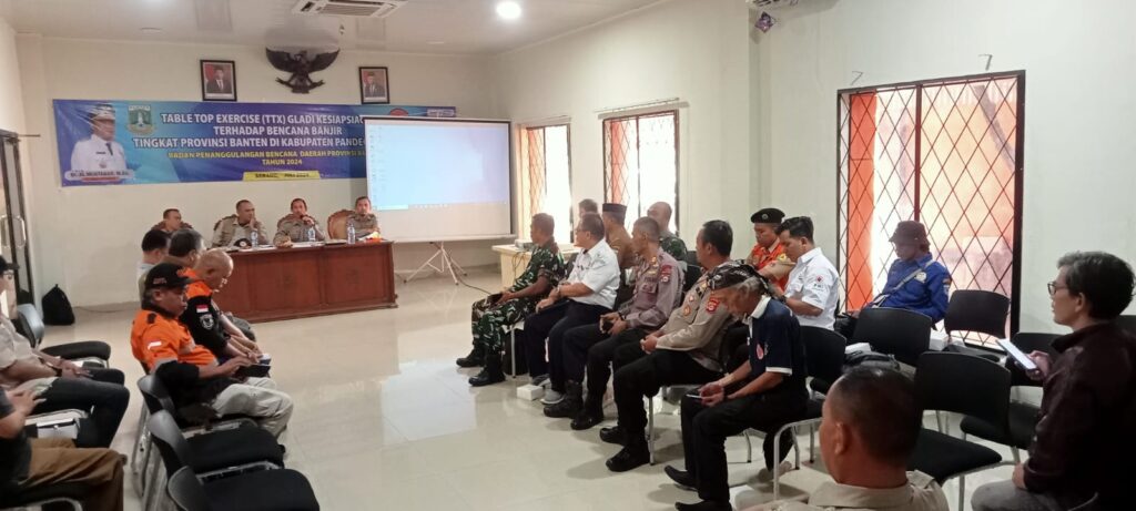 Kasat Samapta Polres Pandeglang Hadiri Rakor BPBD Provinsi Banten tentang Table Top Exercise Kesiapan Penanggulangan Banjir 1 WhatsApp Image 2024 07 23 at 17.34.25