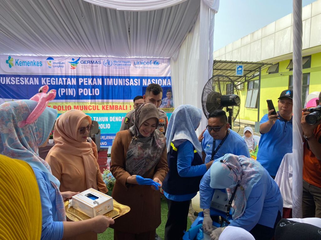 Sidokkes Polres Pandeglang Gelar Pekan Imunisasi Nasional (PIN) Polio di Puskesmas Cipeucang 1 WhatsApp Image 2024 07 23 at 21.25.10