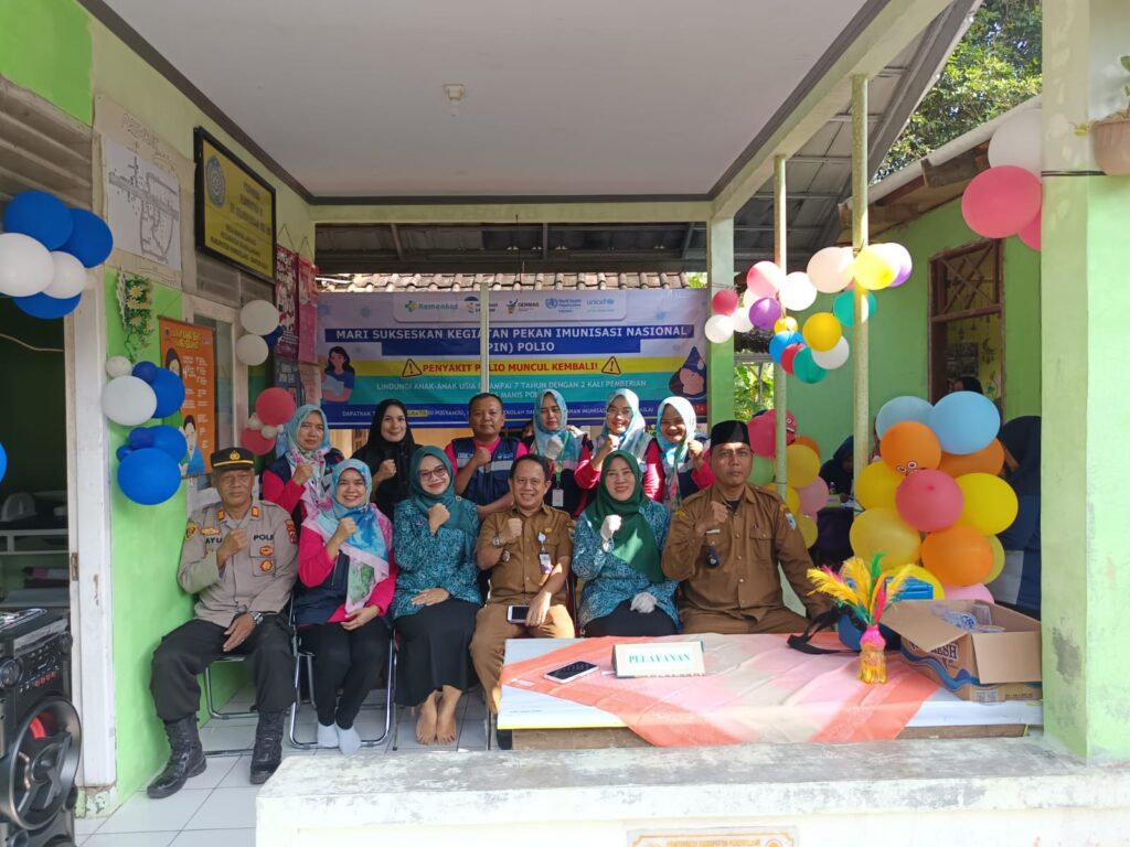 Kapolsek Mandalawangi Hadiri Peluncuran Pelan Imunisasi Nasional (PIN) Polio di Kecamatan Mandalawangi 4 WhatsApp Image 2024 07 23 at 21.35.21
