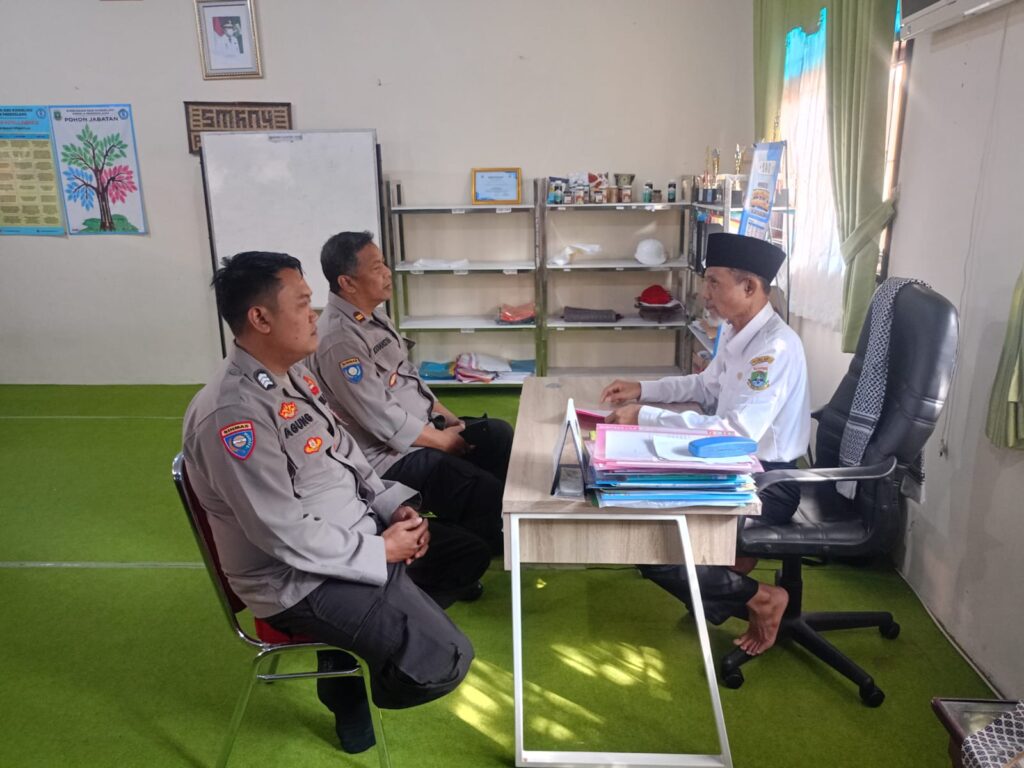 Polsek Bojong Polres Pandeglang Sosialisasikan Pembuatan Fakta Integritas di SMKN 4 Pandeglang 6 WhatsApp Image 2024 07 24 at 10.41.41