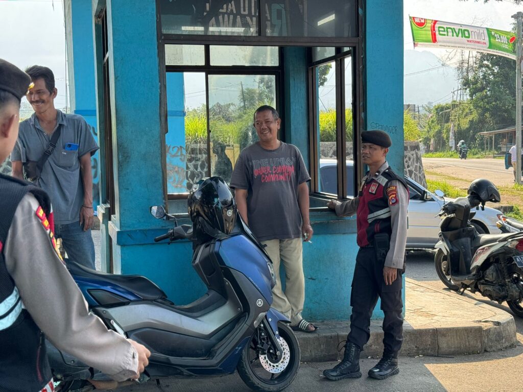 Sat Samapta Polres Pandeglang Laksanakan Kegiatan Patroli Dialogis di Terminal Kadubanen 1 WhatsApp Image 2024 07 24 at 16.26.58