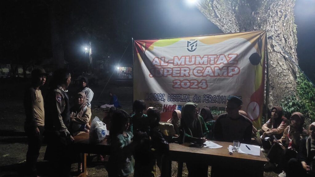 Bripka Yudi Polsek Carita Berdialog dengan Guru Pendamping Pramuka di Pondok Ceri 7 WhatsApp Image 2024 07 24 at 23.15.14