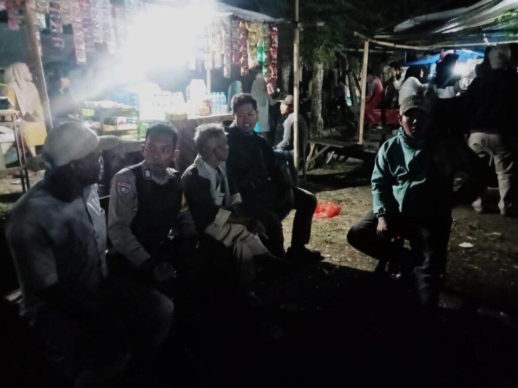 Polsek Carita Amankan Pagelaran Wayang Golek pada Tasyakuran Laut Nelayan Carita 1 WhatsApp Image 2024 07 24 at 23.23.04