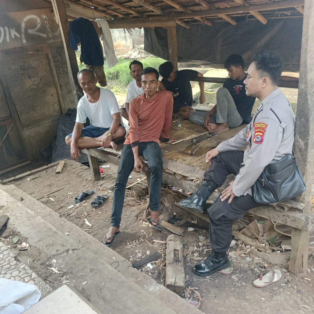 Personil Polsek Picung Melaksanakan Kegiatan Sambang Dialogis Warga Kadubera Kecamatan Picung 4 WhatsApp Image 2024 07 24 at 23.24.17