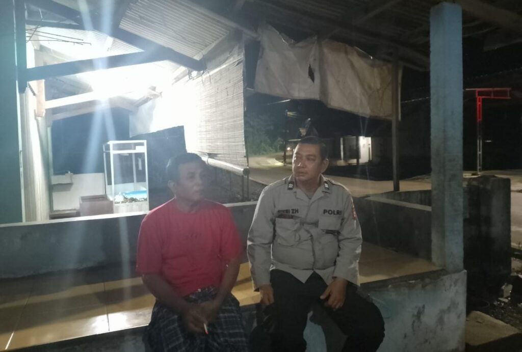 Cegah Kriminalitas, Kanit Samapta Polsek Angsana Laksanakan Patroli Dialogis Sasar Pemukiman Warga 10 WhatsApp Image 2024 07 25 at 05.34.37