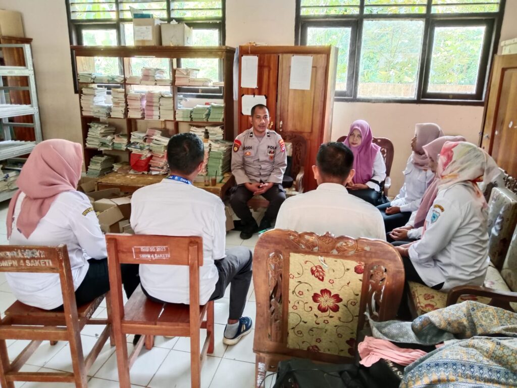 Polsek Saketi laksanakan Binluh Ke Sekolah Antisipasi Kenakalan Remaja 4 WhatsApp Image 2024 07 25 at 06.11.53